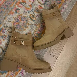 Steve Madden - brand new boots (size 11)